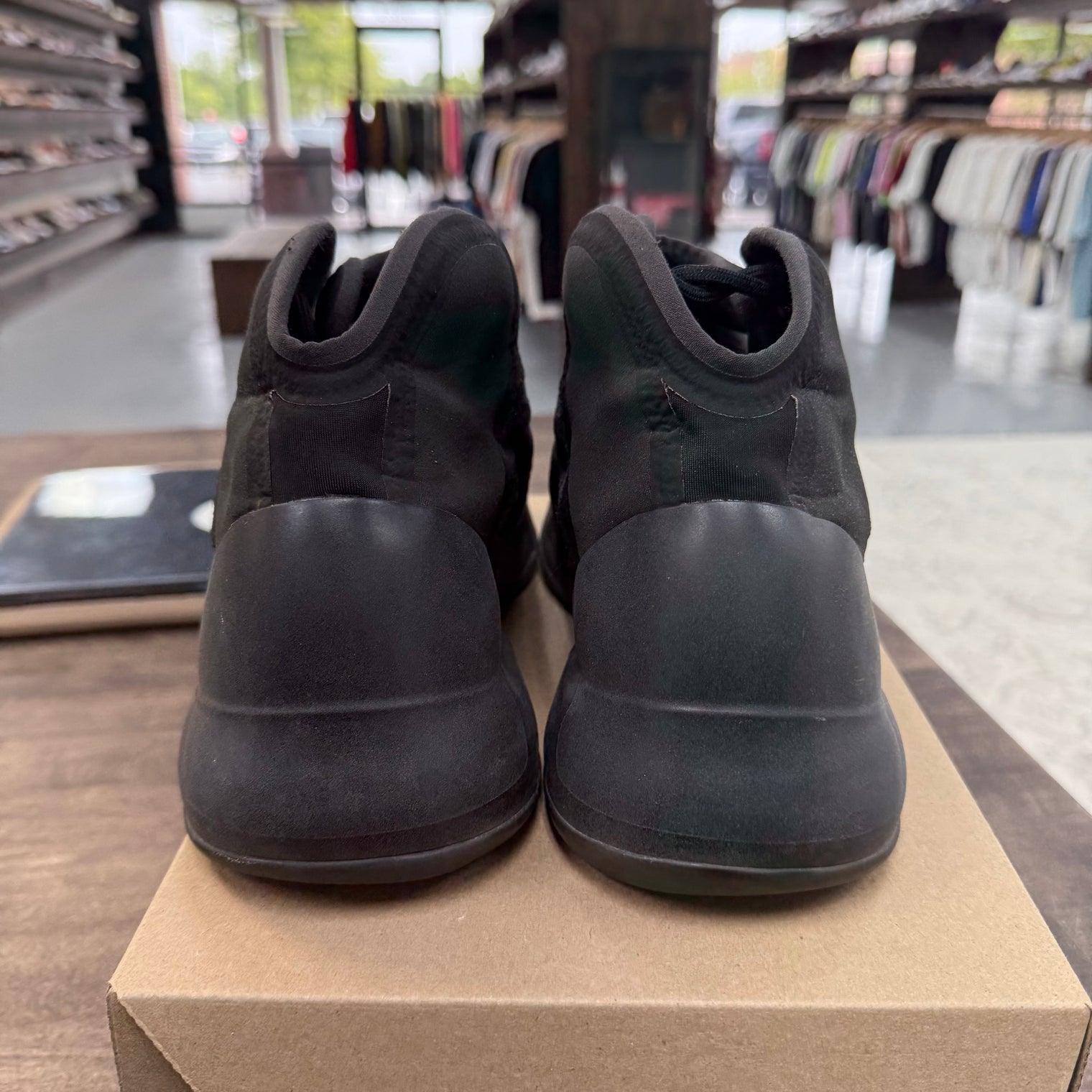 Onyx Yeezy QNTM (USED,No Box)