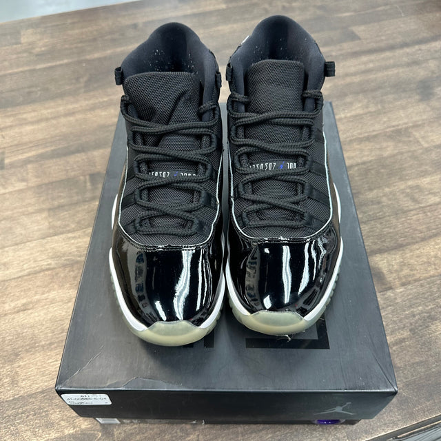 Space Jam Jordan 11 (USED)
