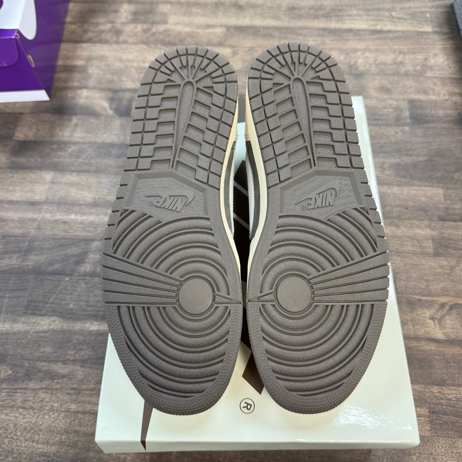 Reverse Mocha Jordan 1 Low OG SP (USED)