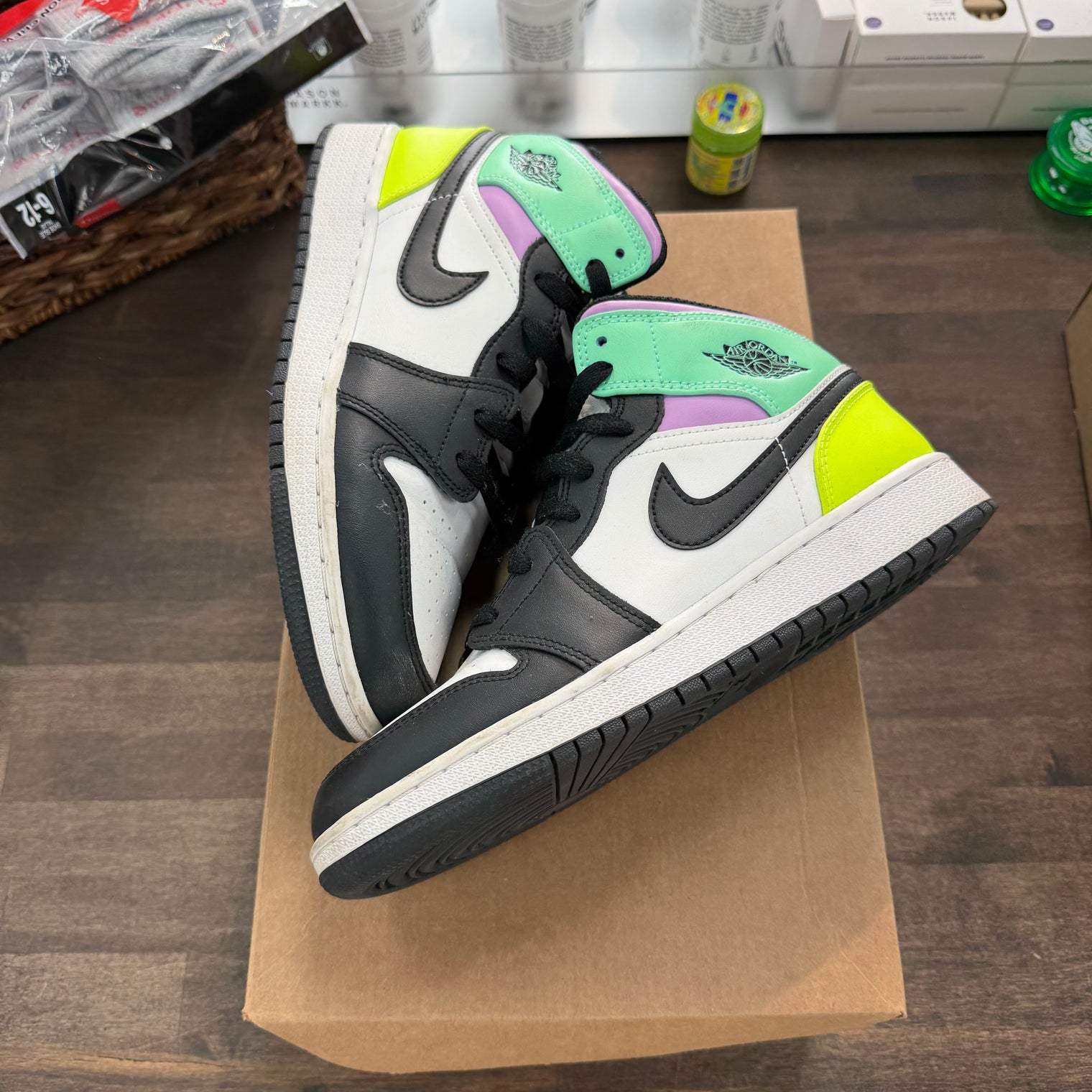 Pastel Black Toe Jordan 1 Mid (GS) (USED, No Box)