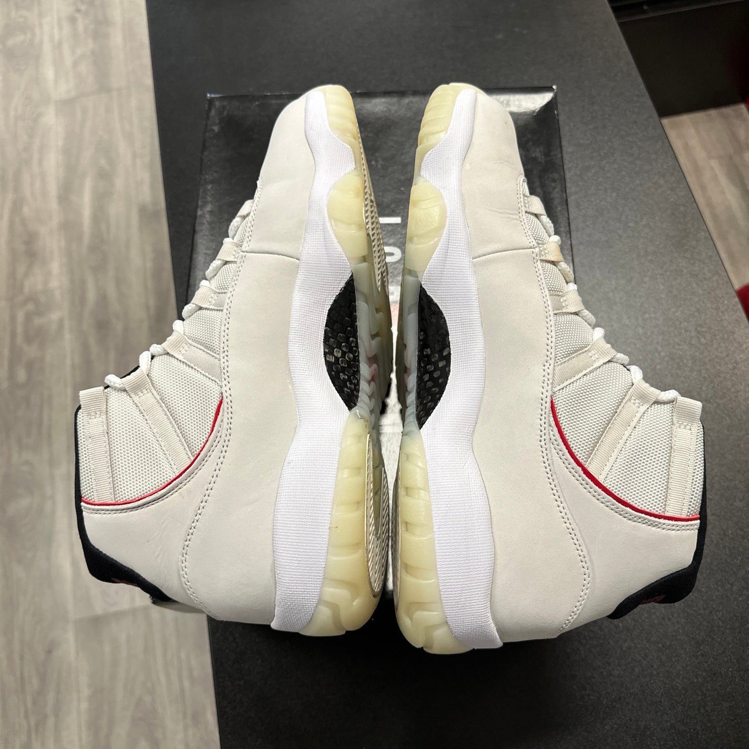 Platinum Tint Jordan 11 (USED)