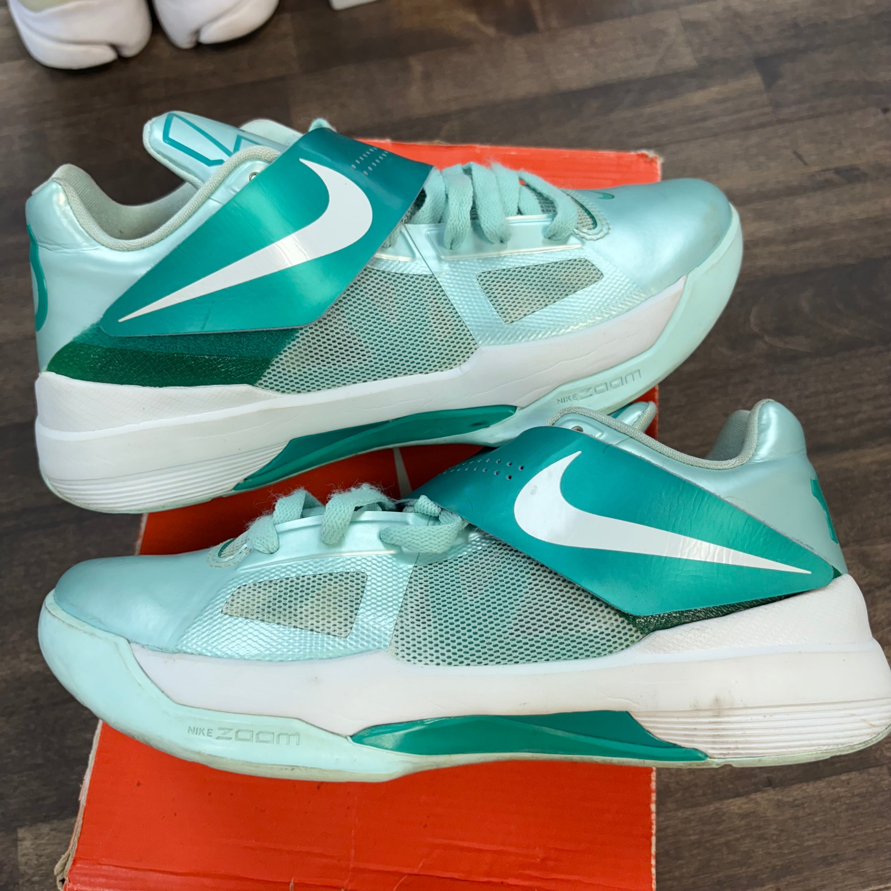 Nike Easter Zoom KD 4 (USED) Size 7.5 (Pre-Owned) - Image 2