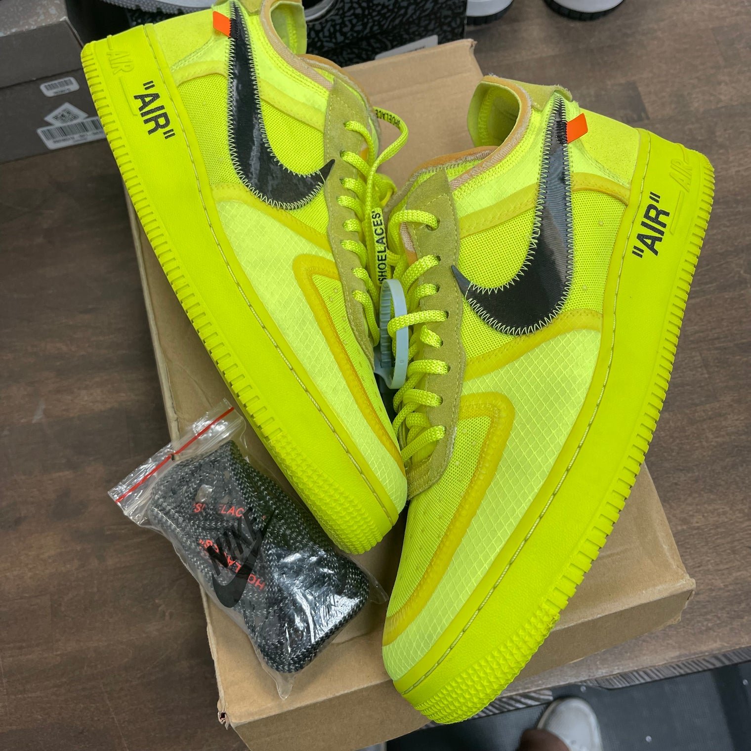 Off-White Volt Air Force 1 (USED)