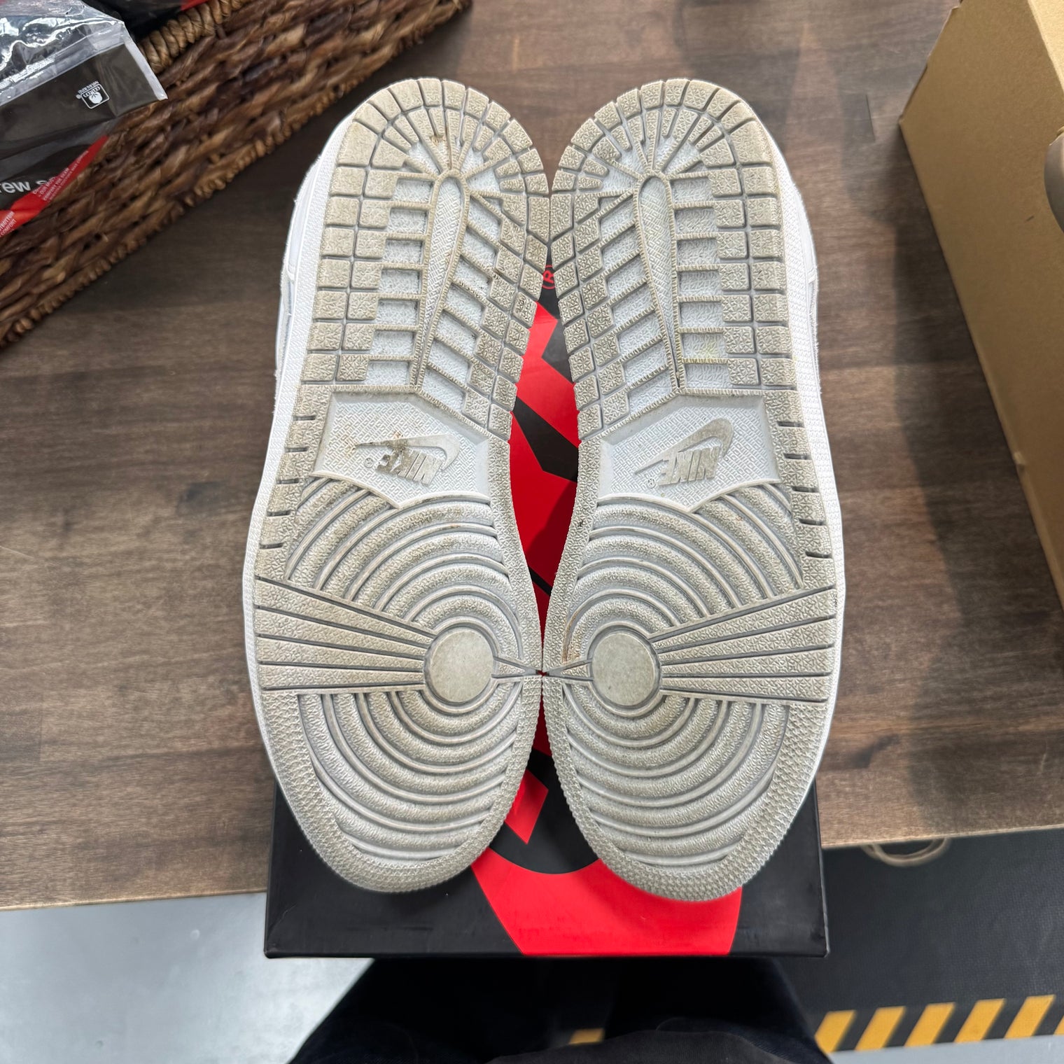 Neutral Grey Jordan 1 Low OG (USED)
