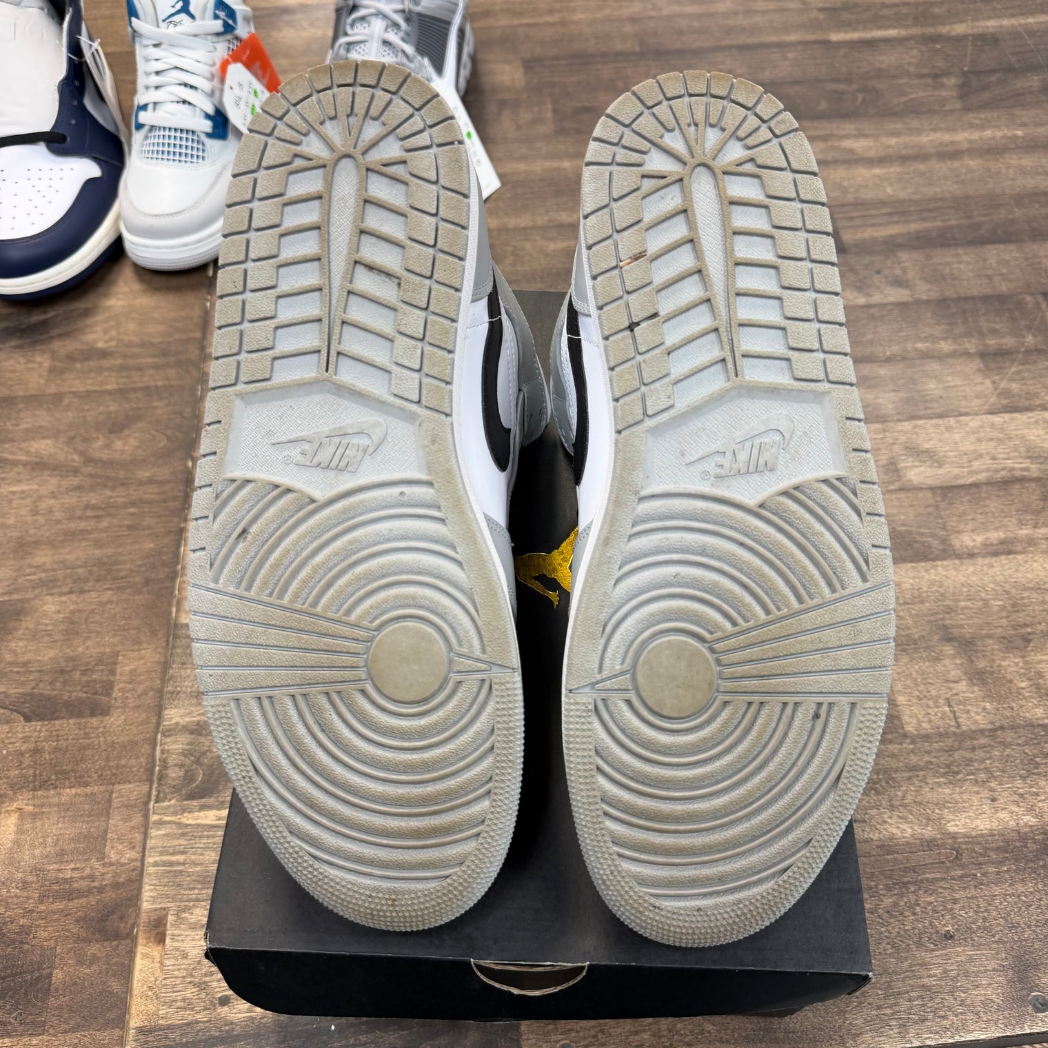 Light Smoke Grey Jordan 1 Mid (USED)