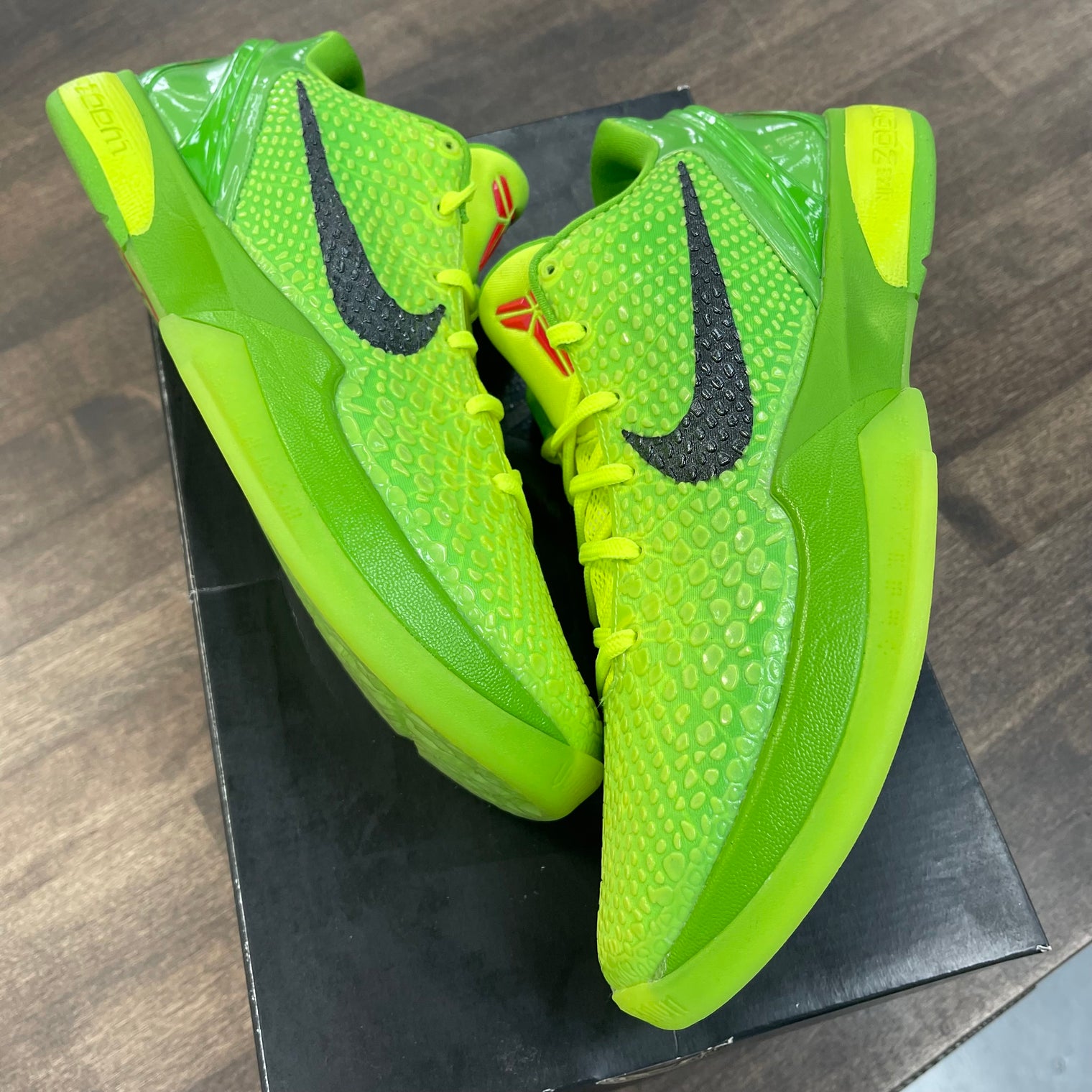 Grinch Kobe Protro 6 (USED)