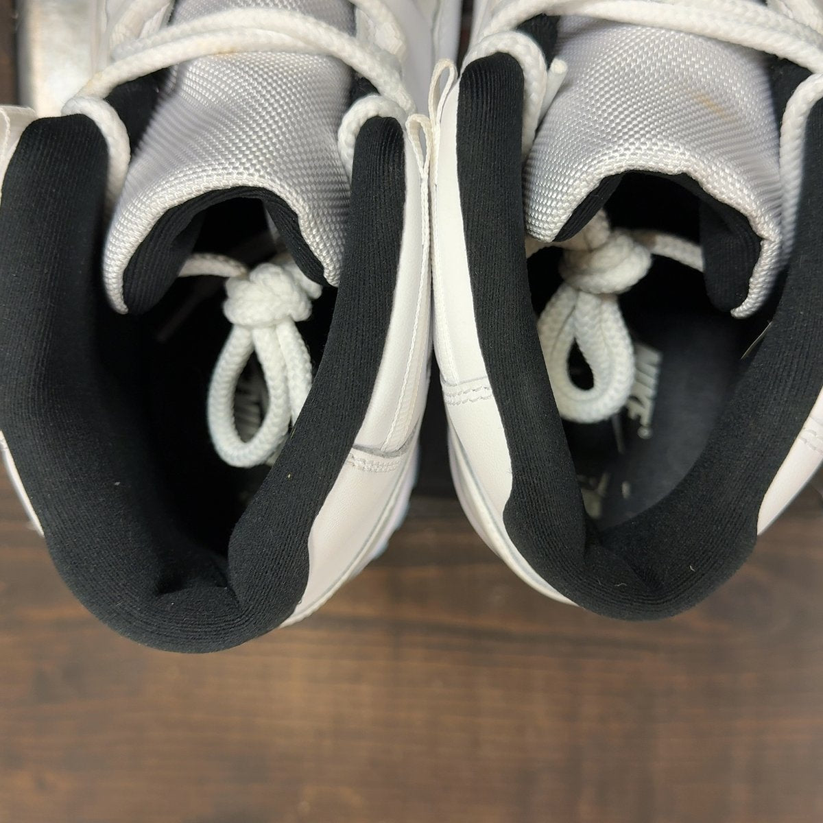 Jordan 11 Retro Legend Blue (2024) Size 13 (Pre-Owned) - aux