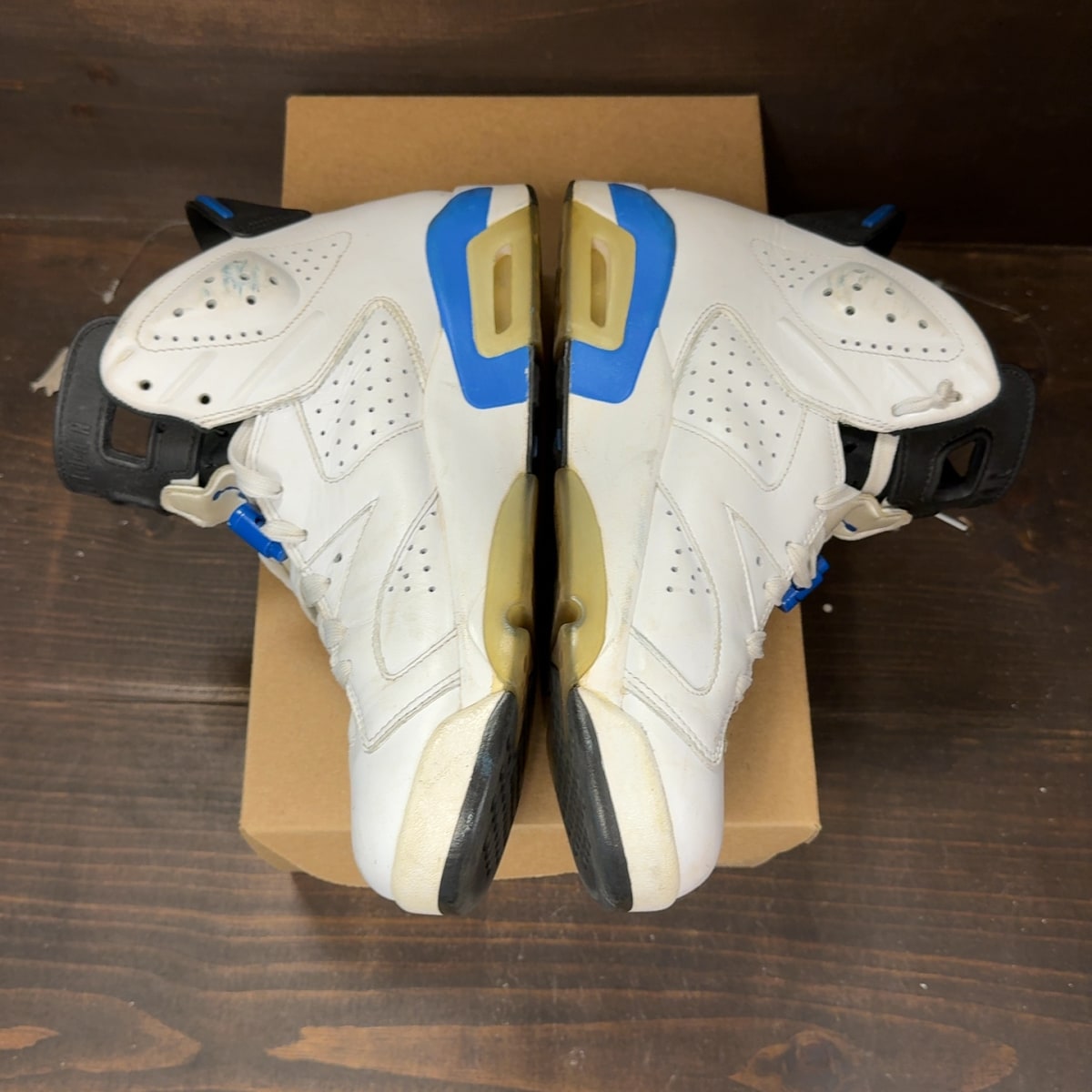 Jordan 6 Retro Sport Blue (2014) Size 10 (Pre-Owned) - Image 4
