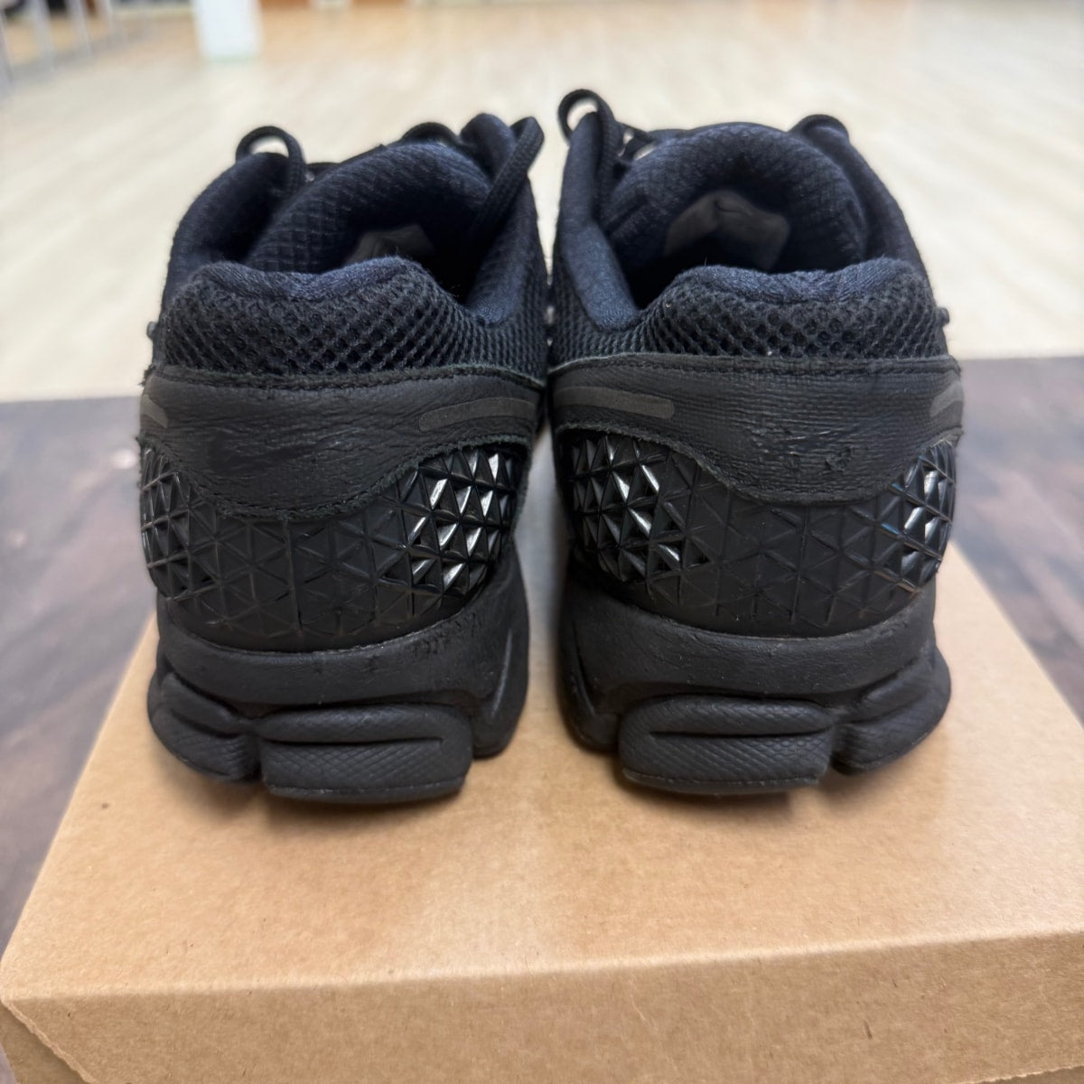 Nike Zoom Vomero 5 Triple Black Size 9.5 (Pre-Owned) - Image 5