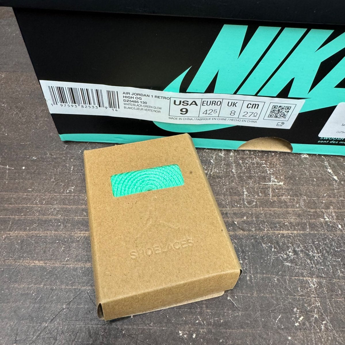 Jordan 1 Retro High OG Green Glow Size 9 (Pre-Owned) - aux