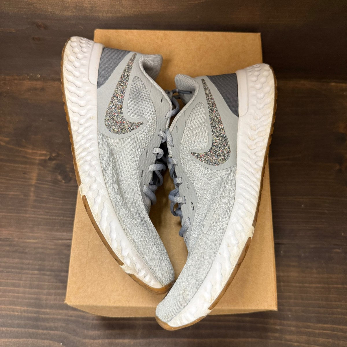 Nike Revolution 5 Premium Wolf Grey Size 9 (Pre-Owned) - Image 2