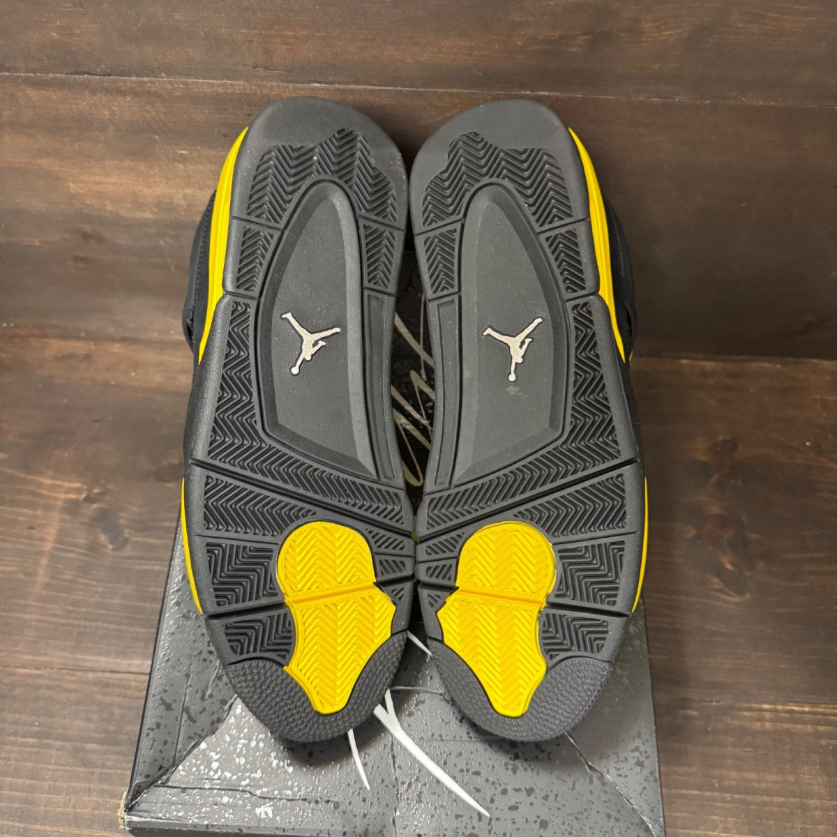 Jordan 4 Retro Thunder (2023) - Image 5