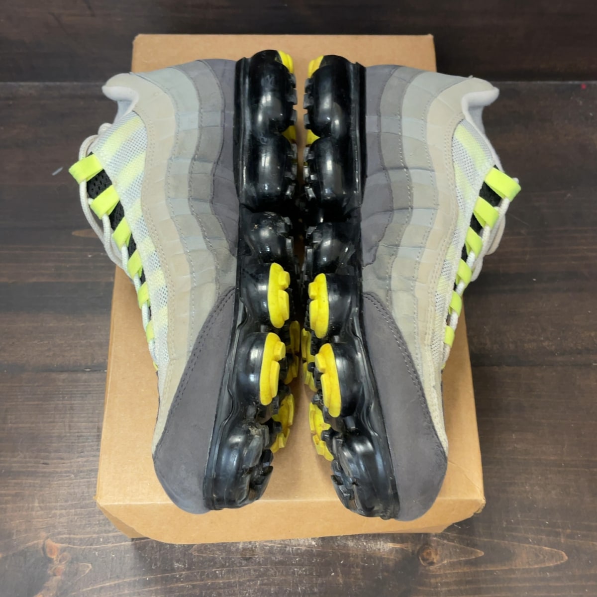 Nike Air VaporMax 95 Neon Size 11 (Pre-Owned) - Image 4