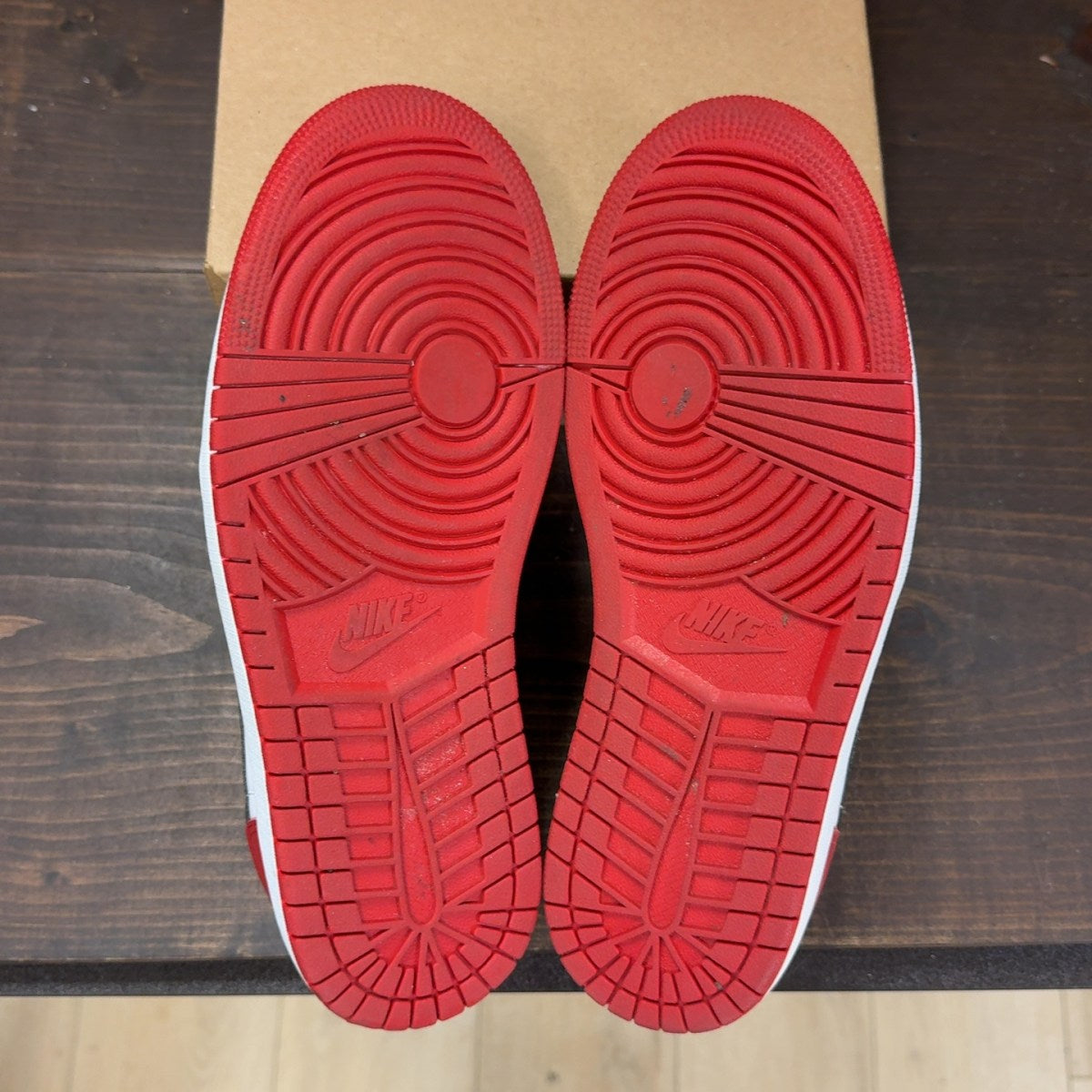 Jordan 1 Retro Low OG Chicago (2025) Size 9 (Pre-Owned) - Image 8