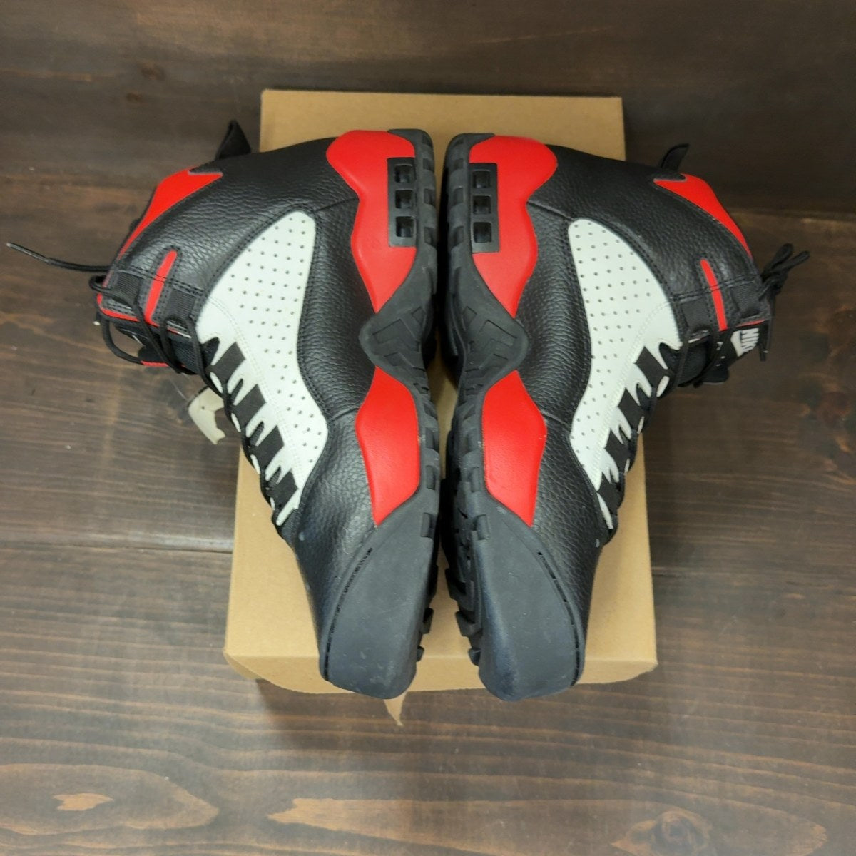 Nike Air Darwin Bulls Size 11 (Pre-Owned) - Image 4