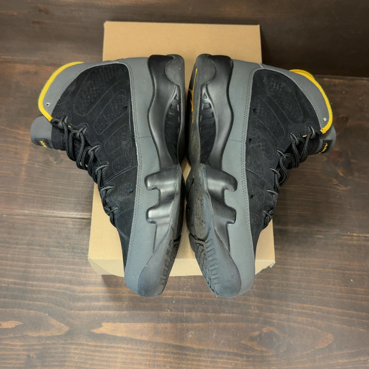 Jordan 9 Retro Dark Charcoal University Gold Size 11 (Pre-Owned) - Image 4