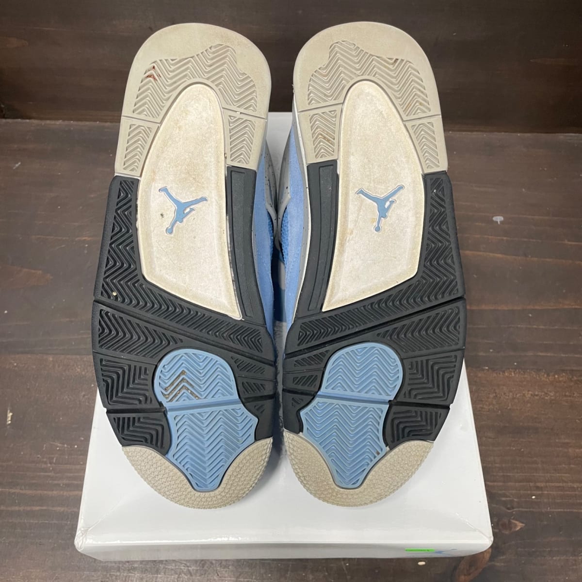 Jordan 4 Retro University Blue Size 10 (Pre-Owned) - box