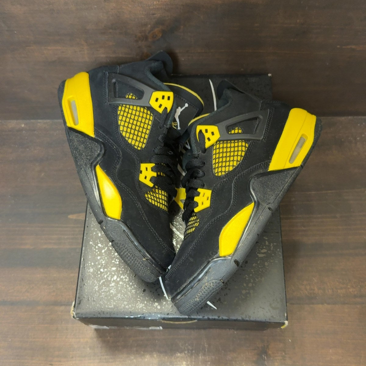 Jordan 4 Retro Thunder (2023) (GS) Size 5.5Y (Pre-Owned)
