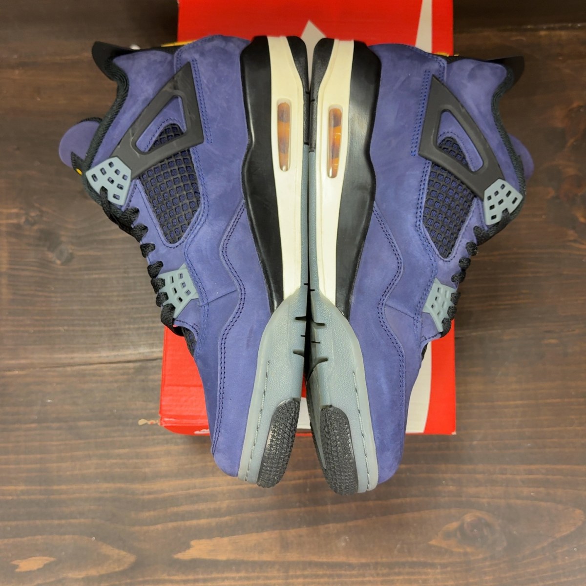 Jordan 4 Retro Lakers Size 9.5 (Pre-Owned) - Image 4