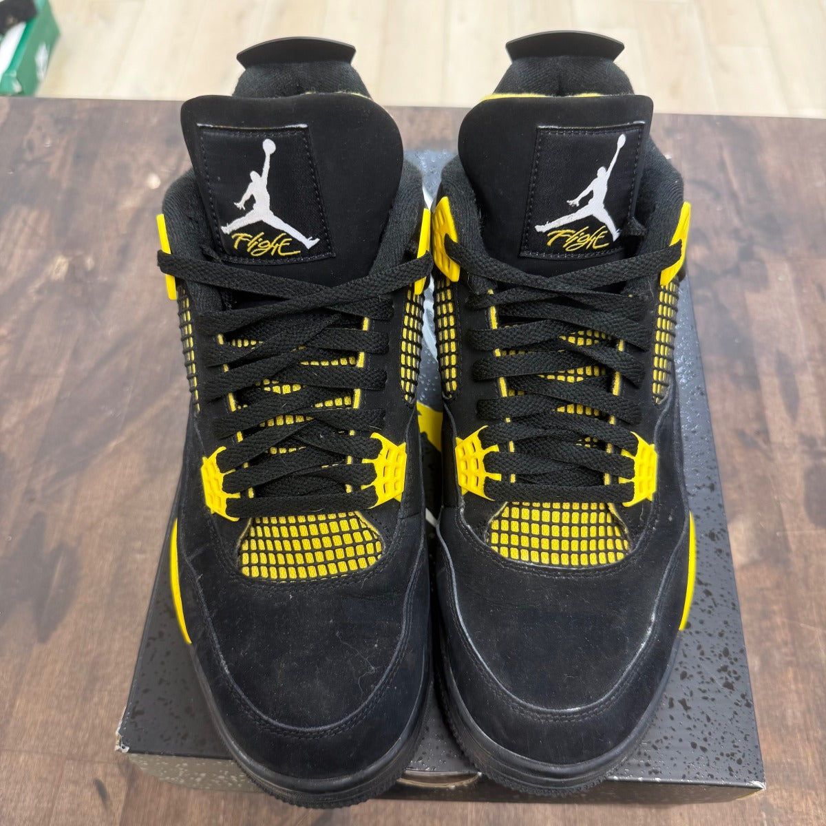 Jordan 4 Retro Thunder (2023) - Image 2
