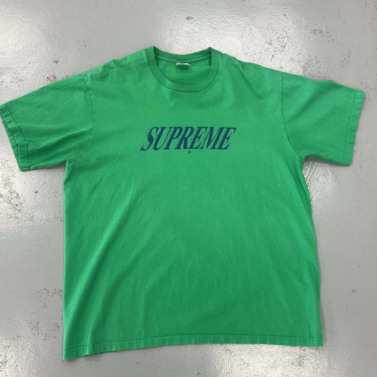 Supreme Tee Size XL (Pre-Owned) - front