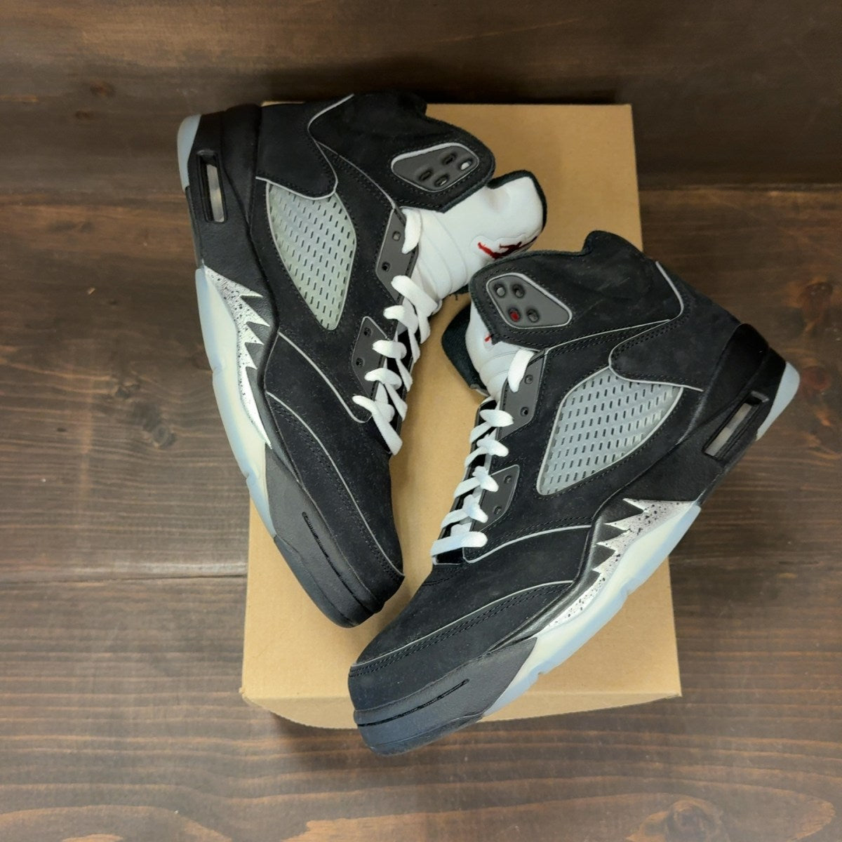 Jordan 5 Retro OG Black Metallic Reimagined Size 9 (Pre-Owned) - Image 2