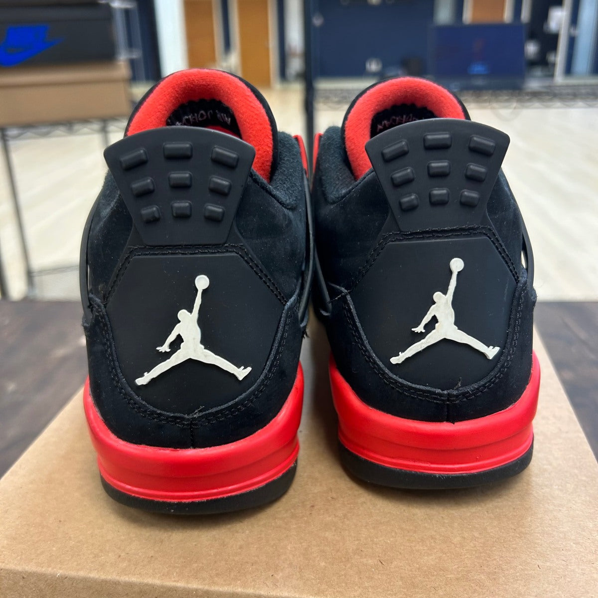 Jordan 4 Retro Red Thunder (GS) Size 5.5Y (Pre-Owned) - Image 4