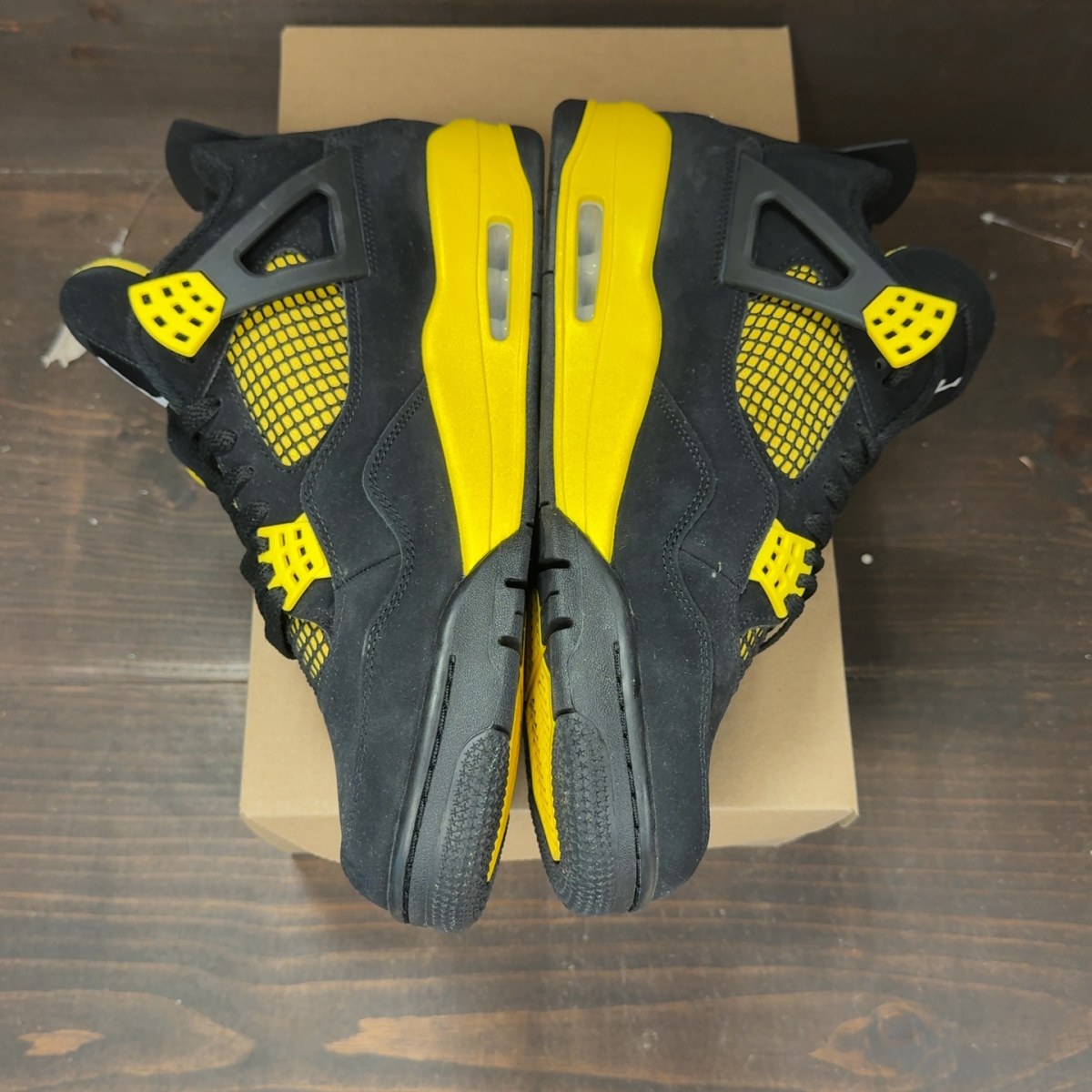 Jordan 4 Retro Thunder (2023) Size 11 (Pre-Owned) - Image 4