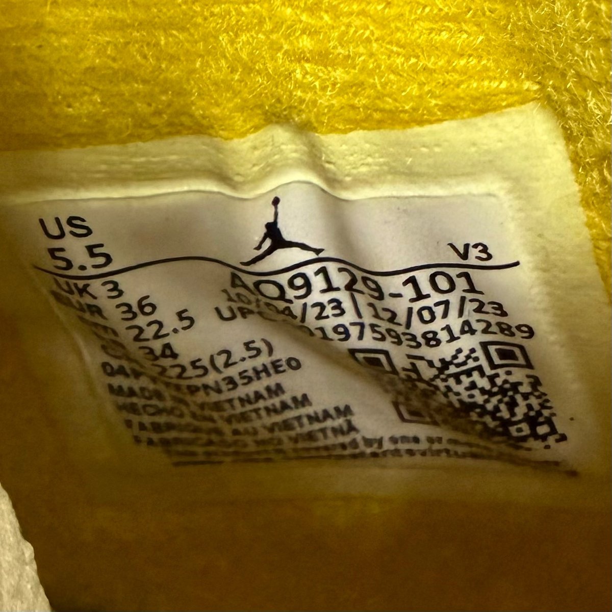 Jordan 4 Retro Vivid Sulfur (Women's) Size 5.5W - aux