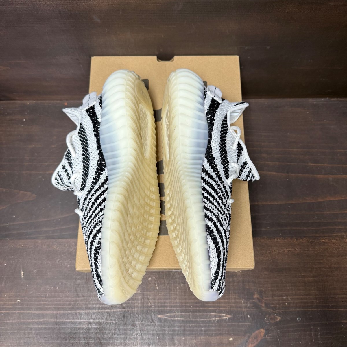 adidas Yeezy Boost 350 V2 Zebra Size 10.5 (Pre-Owned) - side