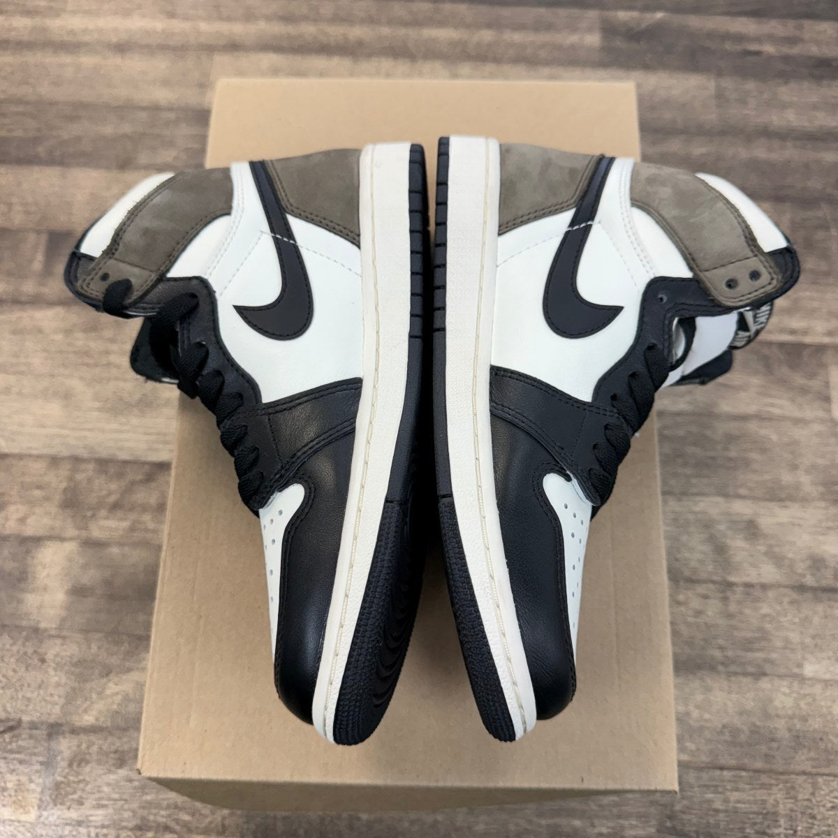Jordan 1 Retro High Dark Mocha Size 5.5 (Pre-Owned) - Image 2