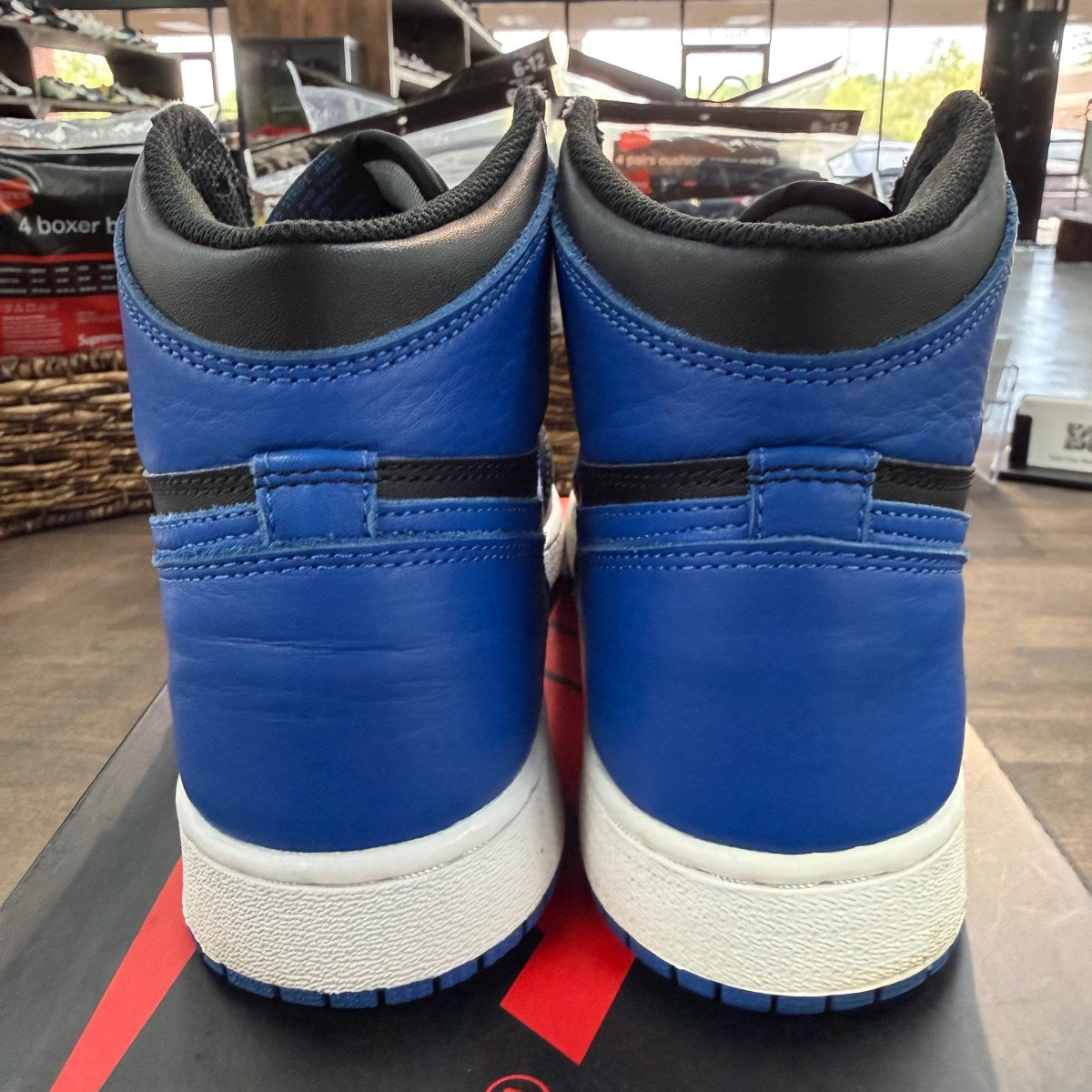 Jordan 1 Retro Royal (2017) (GS) - Image 4