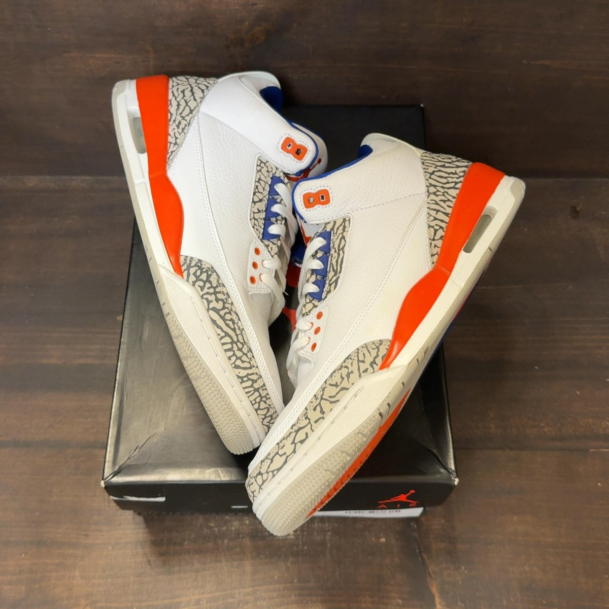 Jordan 3 Retro Knicks Size 11 (Pre-Owned) - Image 2