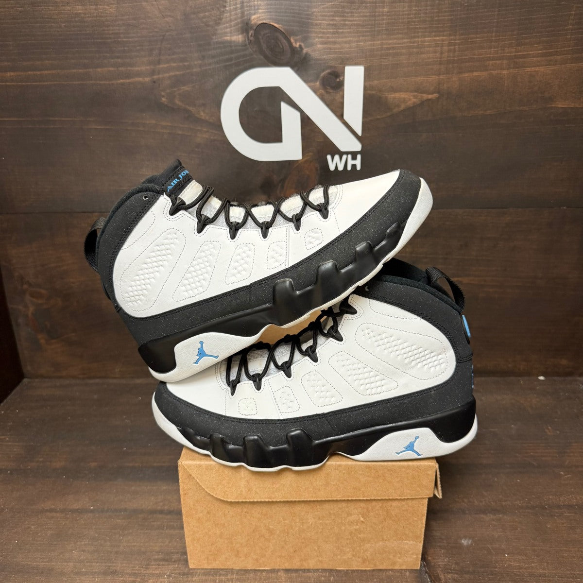 Jordan 9 Retro University Blue Size 10 (Pre-Owned) - Image 1