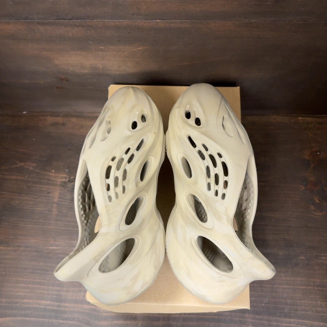 adidas Yeezy Foam RNNR Stone Sage Size 8 (Pre-Owned) - Image 6