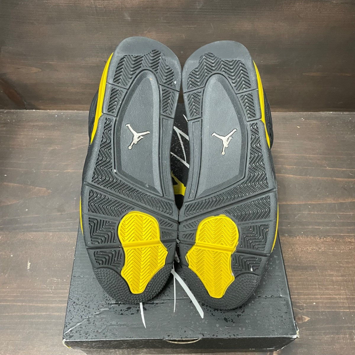 Jordan 4 Retro Thunder (2023) - Image 4