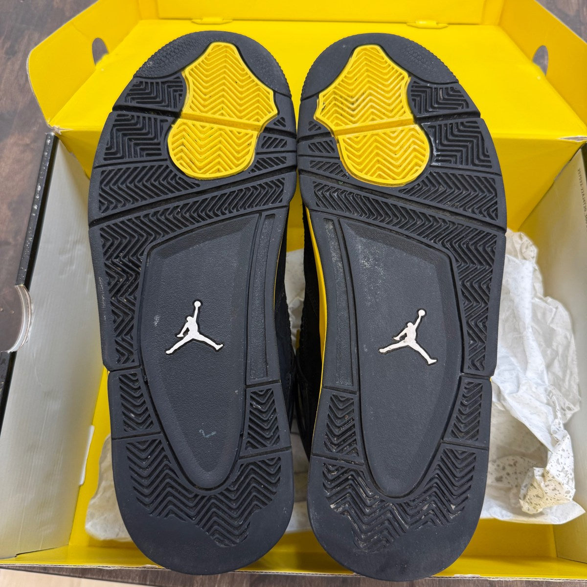 Jordan 4 Retro Thunder (2023) - Image 8
