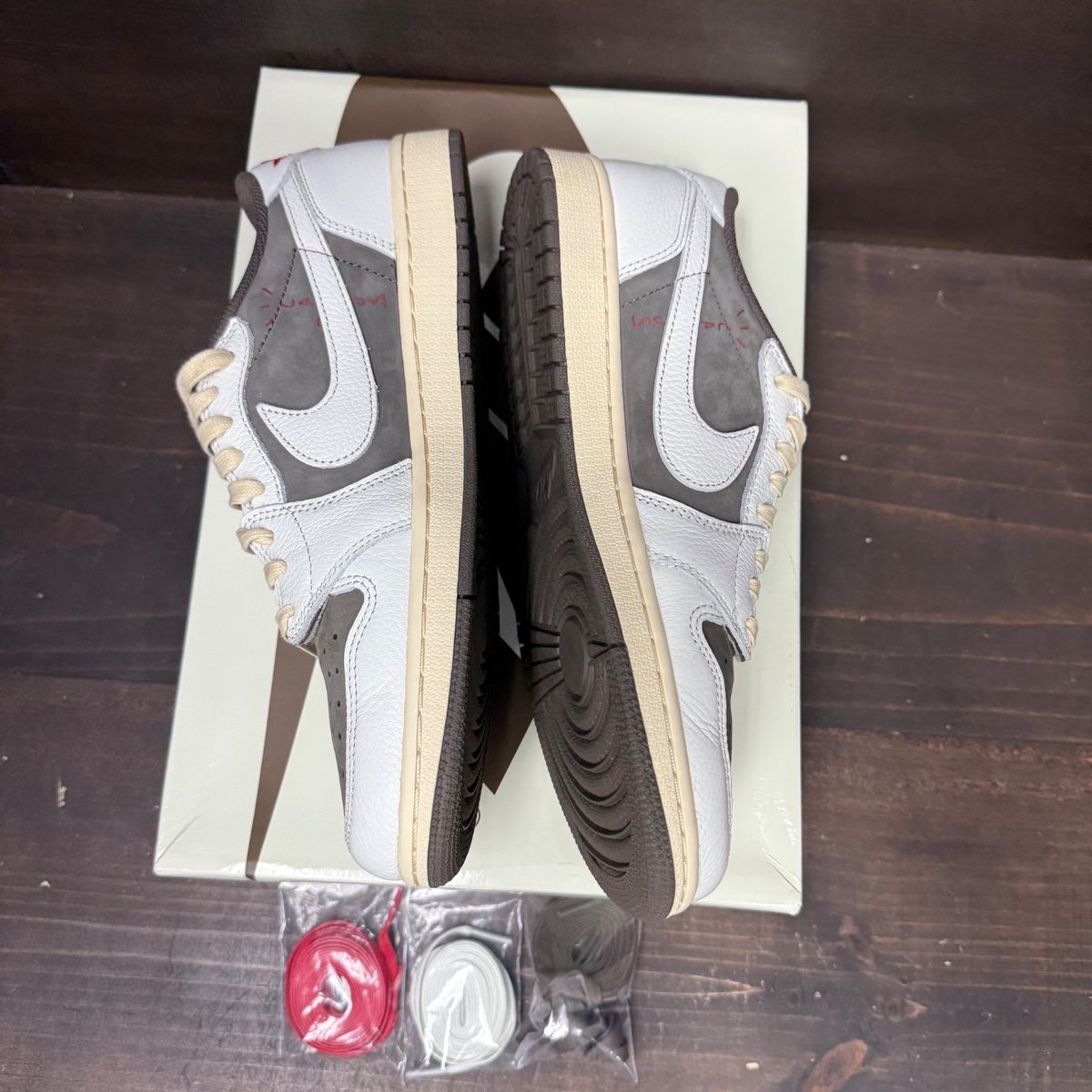Jordan 1 Retro Low OG SP Travis Scott Reverse Mocha Size 10 (Pre-Owned) - side
