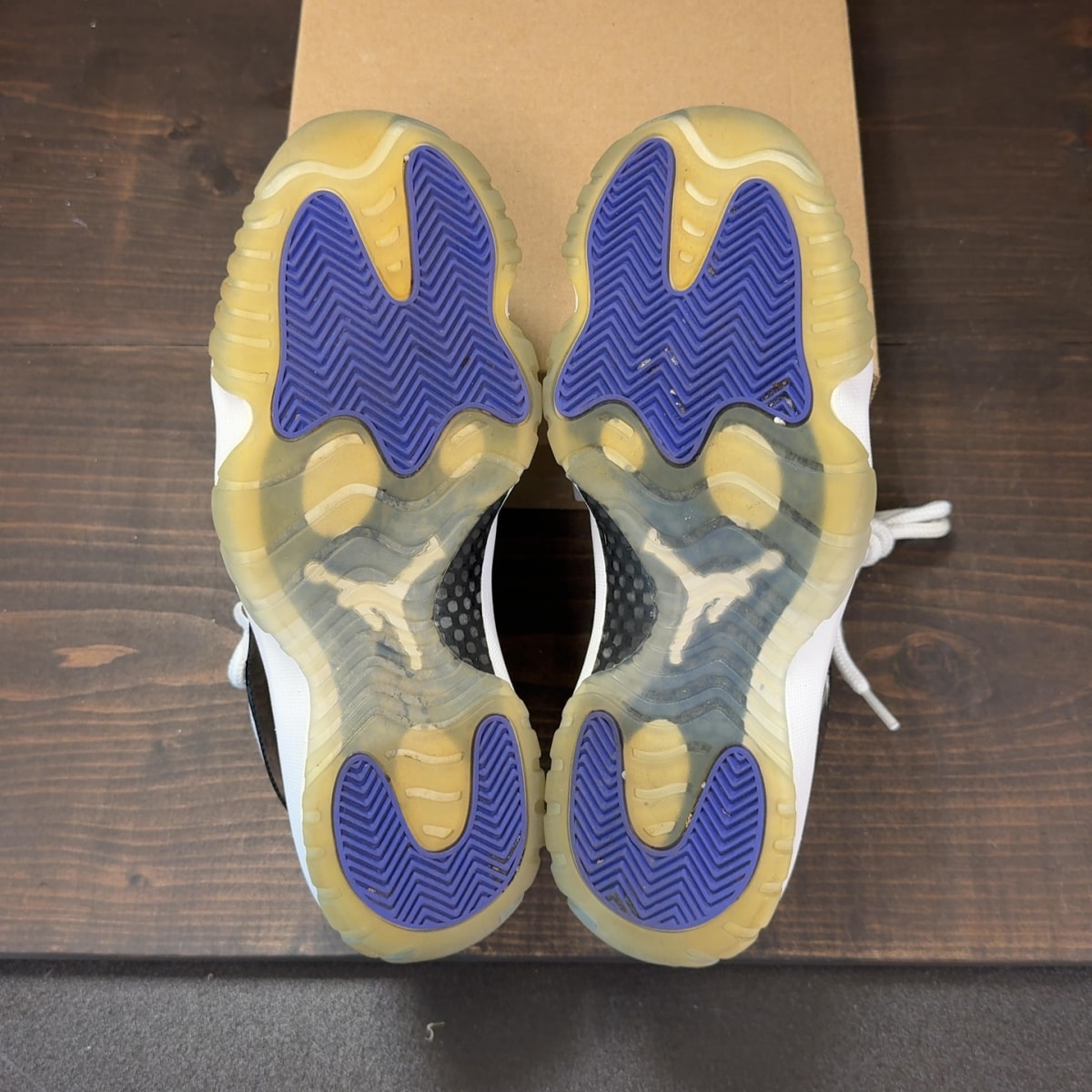 Jordan 11 Retro Concord (2018) Size 8 (Pre-Owned) - Image 7