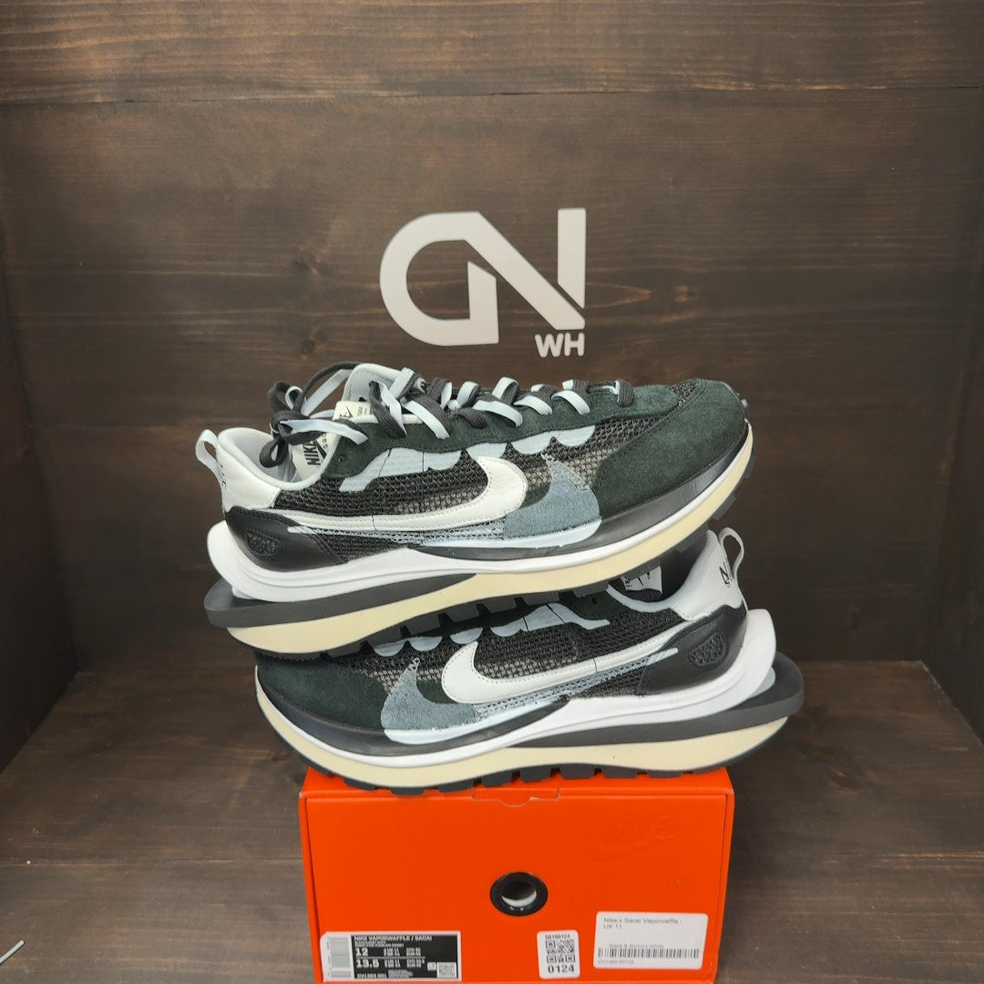 Nike Vaporwaffle sacai Black White - Image 1