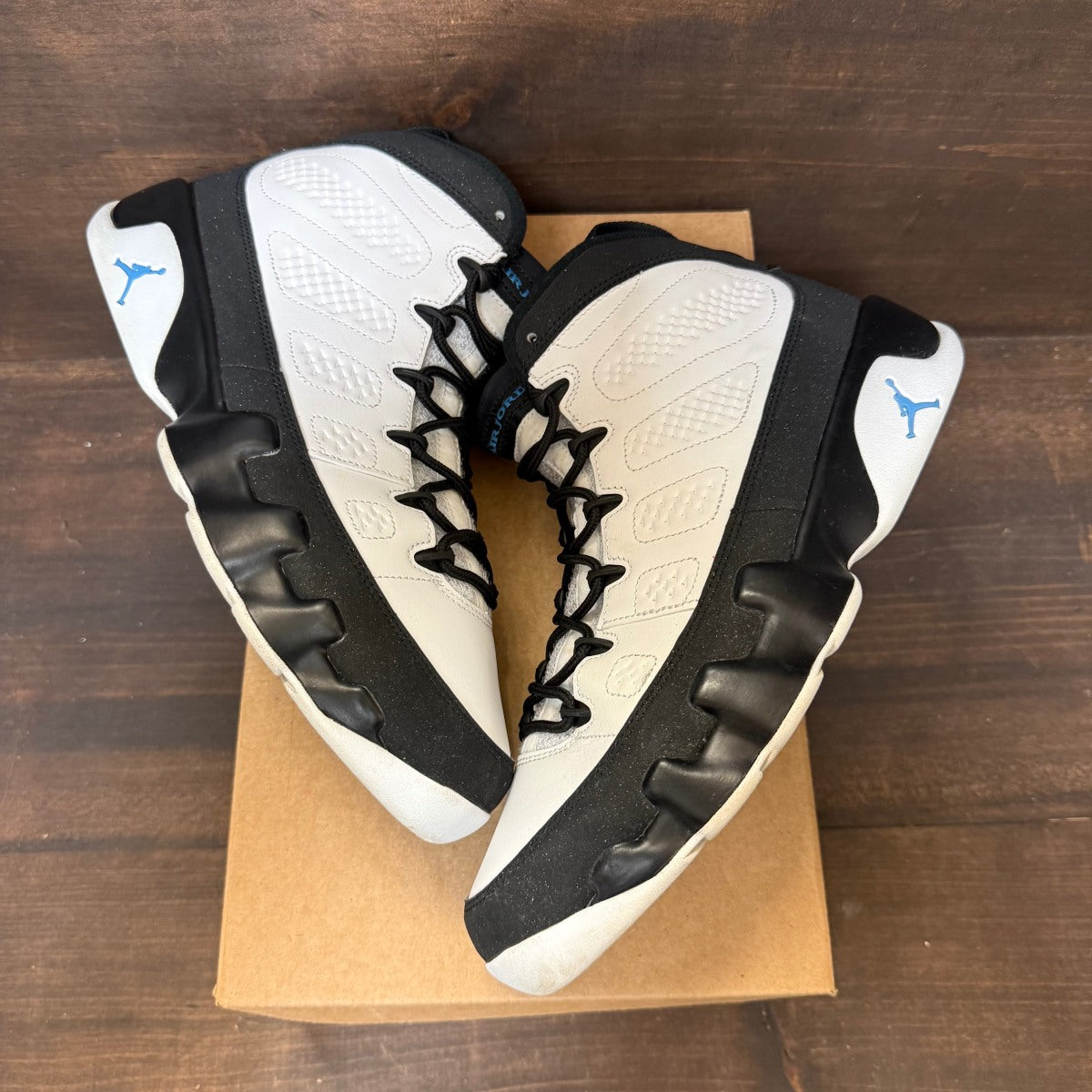 Jordan 9 Retro University Blue Size 10 (Pre-Owned) - Image 2