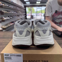 Static Yeezy 700 V2 (USED)
