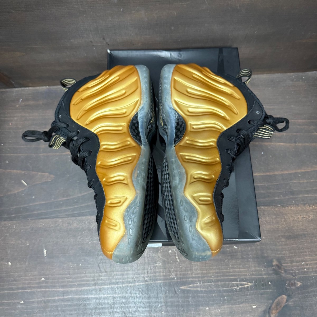 Nike Air Foamposite One Metallic Gold Size 9 (Pre-Owned) - side