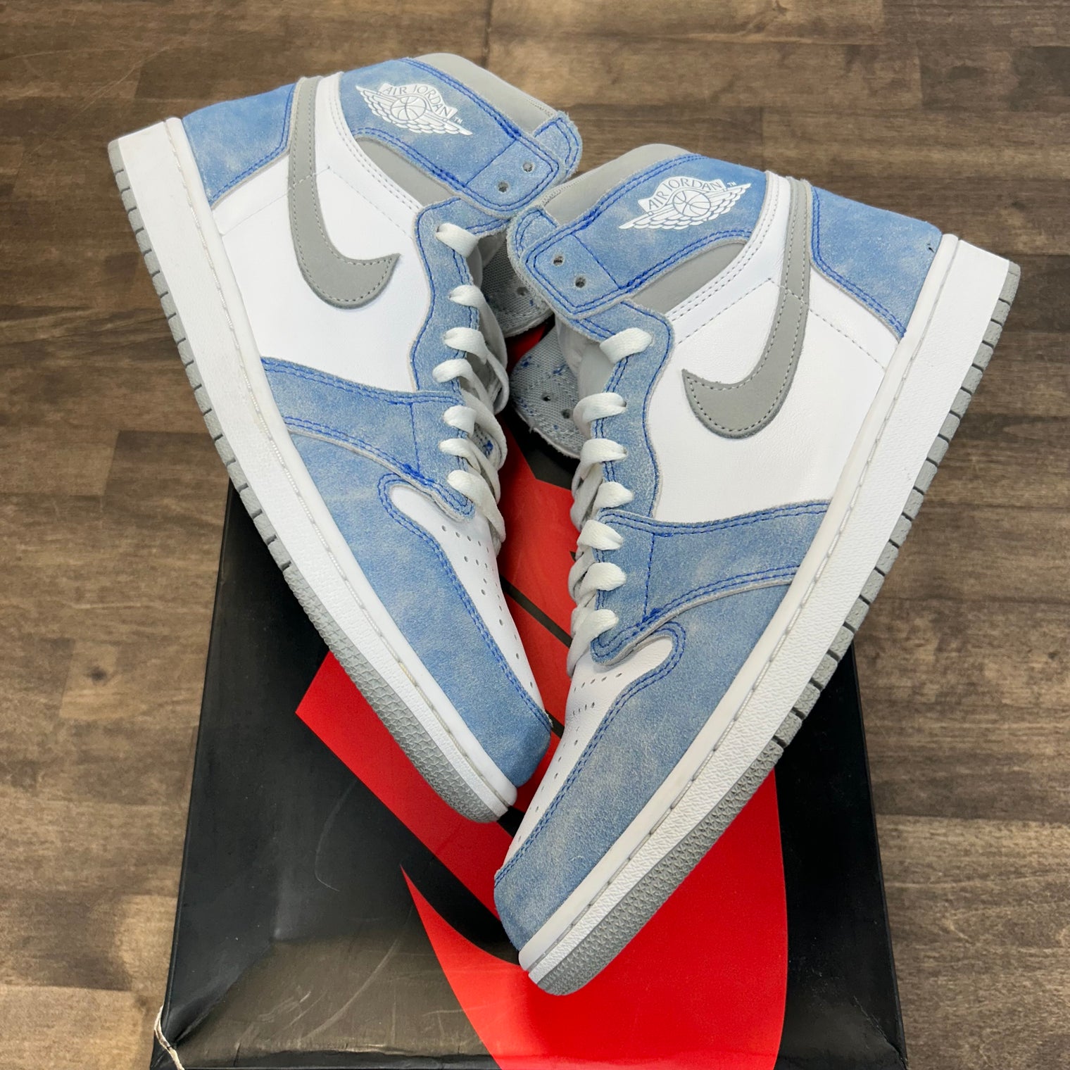 Hyper Royal Jordan 1 High (Used)
