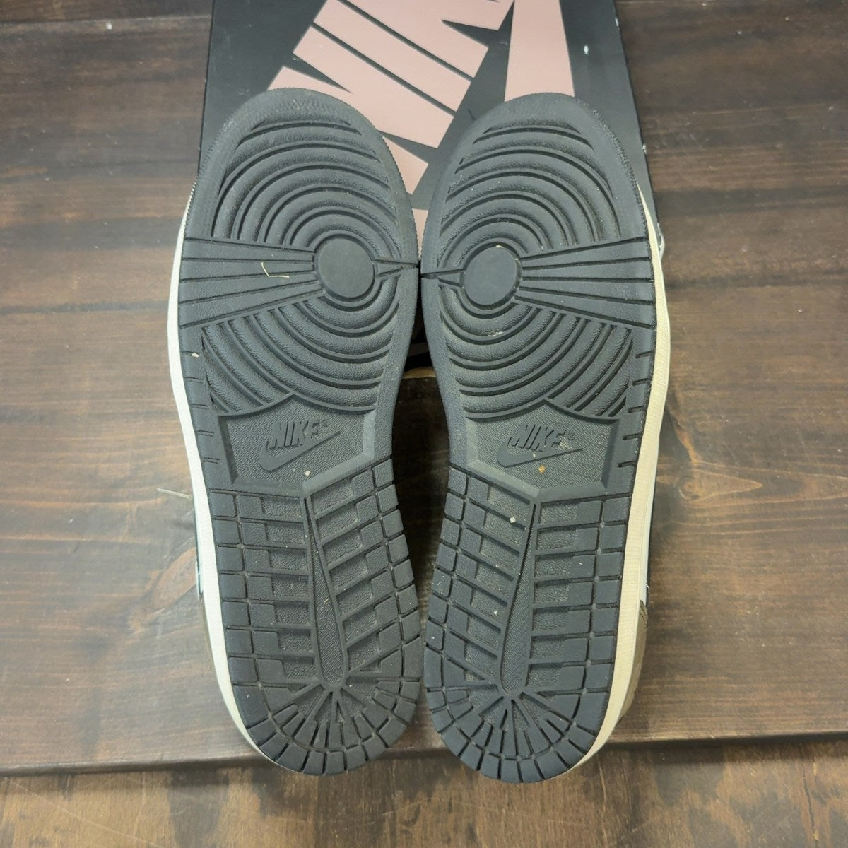 Jordan 1 Retro Low OG Mocha Size 12 (Pre-Owned)