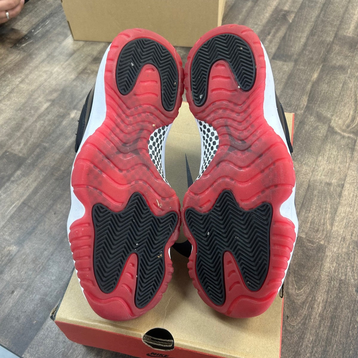 Jordan 11 Retro Playoffs Bred (2019) Size 9.5 (Pre-Owned) - Image 5