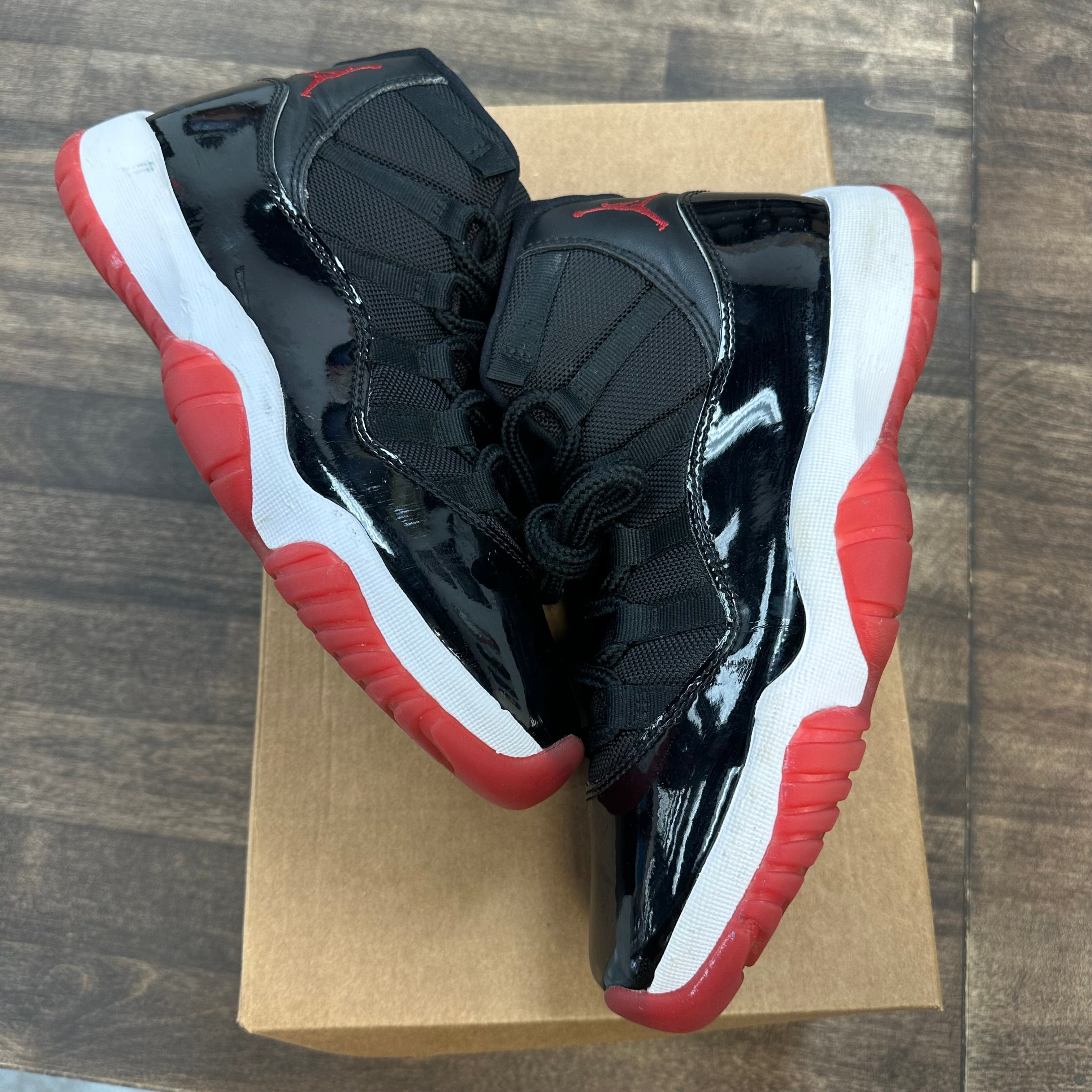 Jordan Bred Jordan 11 2019 (USED,NO Box) Size 7.5 (Pre-Owned) - Image 1
