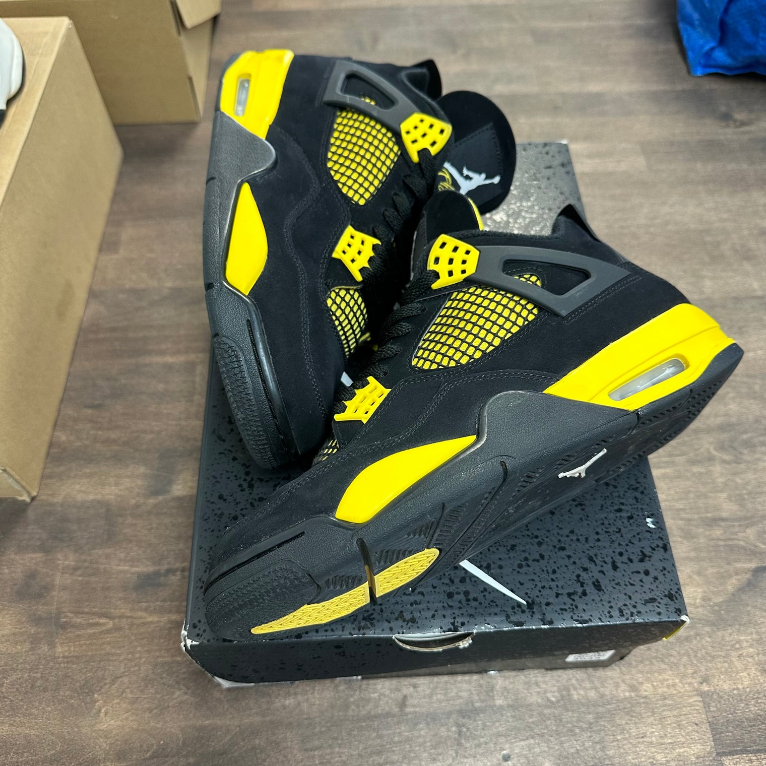 Yellow Thunder Jordan 4  (USED)