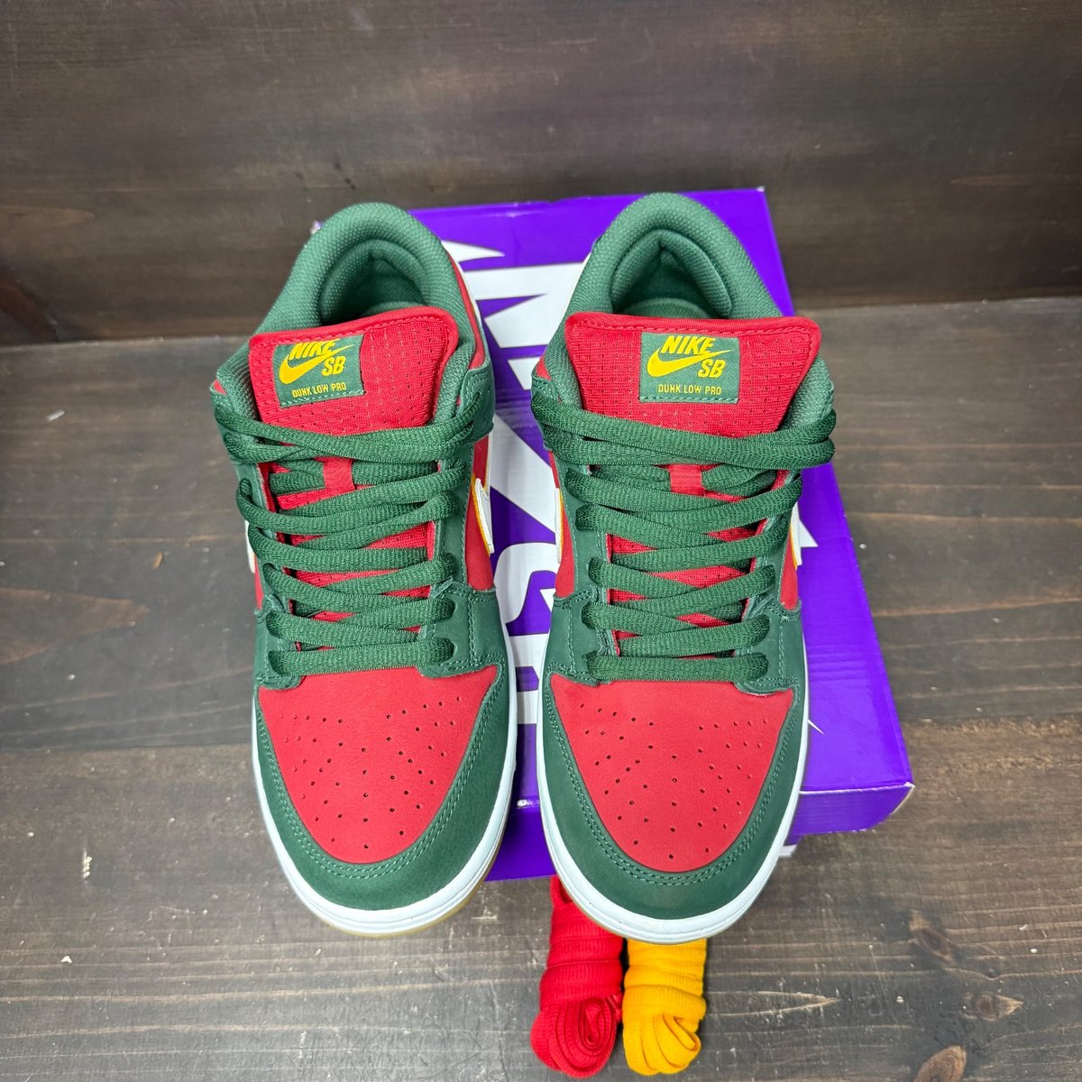 Nike SB Dunk Low Pro PRM Seattle Supersonics Size 10 (Pre-Owned) - back