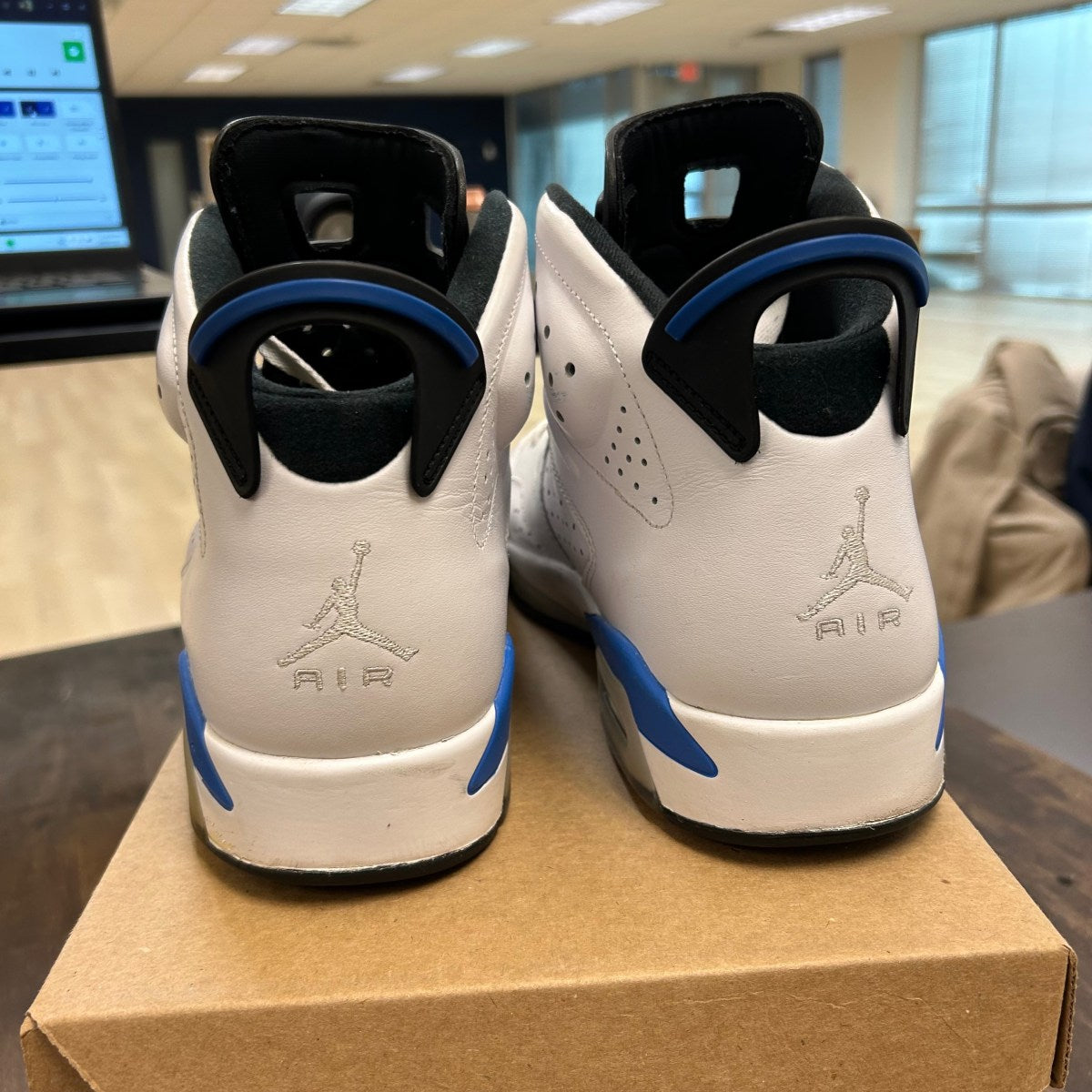 Jordan 6 Retro Sport Blue (2014) Size 11.5 (Pre-Owned) - Image 4
